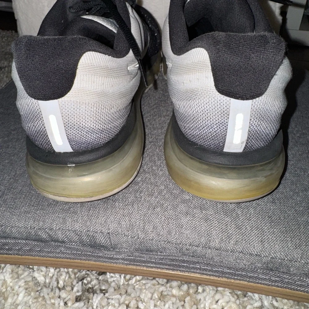 Nike Air Max 2017 Men’s Black and White Gradient Sneakers - Picture 3 of 5